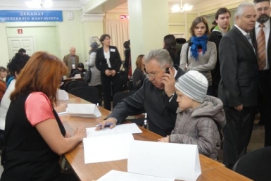 Виктор Ишаев на парламентские выборы в 2011 году пришел вместе с внуком  Алла Шпарейчук
